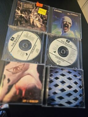 CDs Lot Rock- Led Zepplin, Scorpions, The Who, Aerosmith And The Beatles